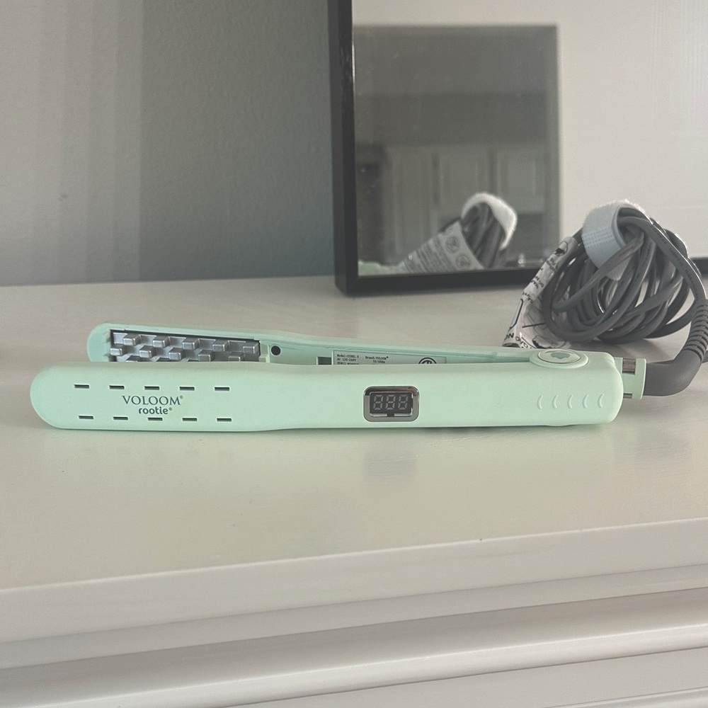 Voloom Rootie Mint Green Hair Waver for volume at the root